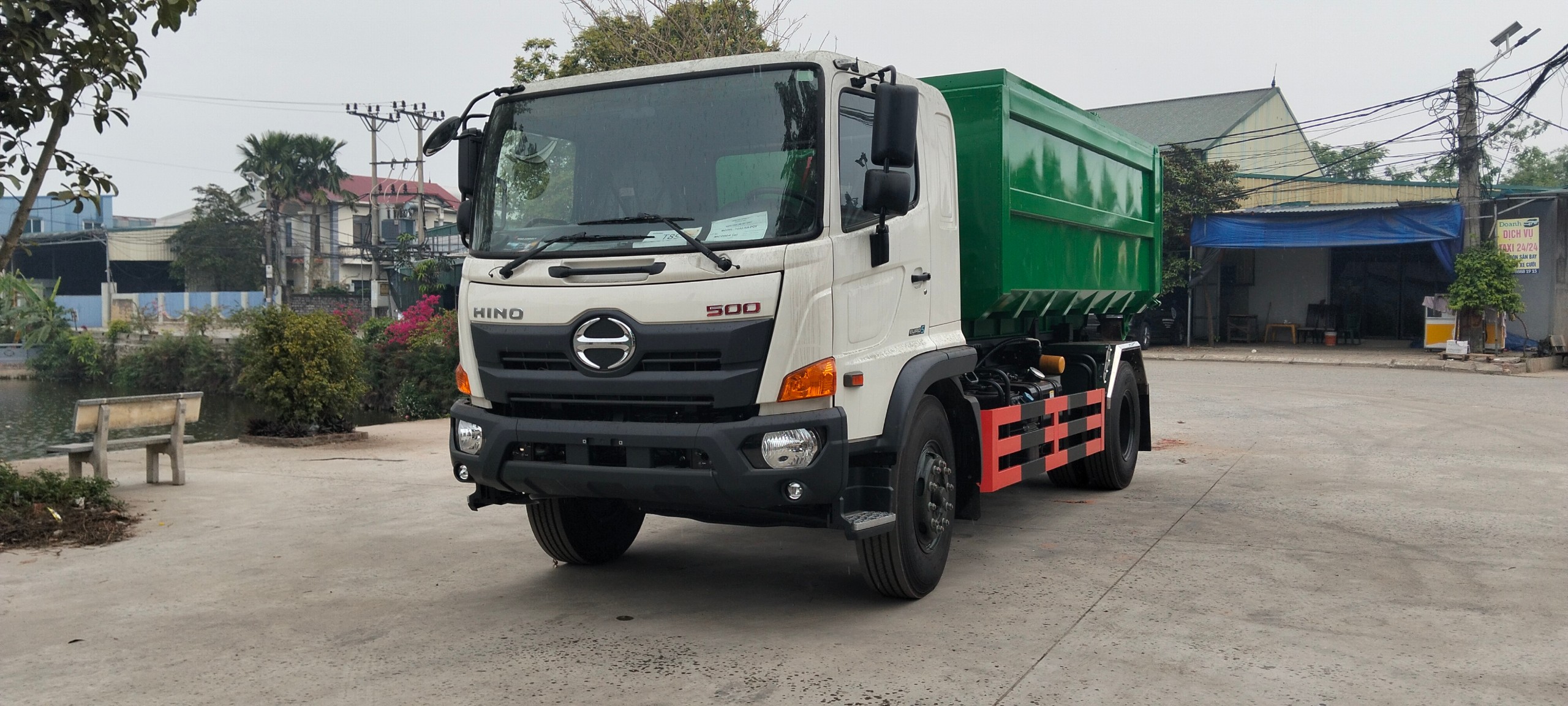 HINO 14-cubic-meter garbage truck